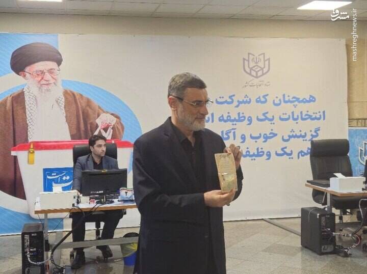 شلوغ ترین روز ستاد انتخابات/ قالیباف آمد /شمار کاندیدهای زن به چهار نفر رسید/ثبت داوطلبانی از وزیران فعلی و سابق تا نمایندگان ادوار/ ثبتنام۸۰ نفر قطعی شد +عکس و فیلم