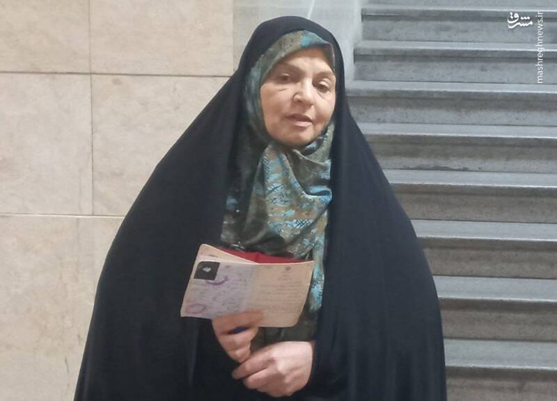 شلوغ ترین روز ستاد انتخابات/ قالیباف آمد /شمار کاندیدهای زن به چهار نفر رسید/ثبت داوطلبانی از وزیران فعلی و سابق تا نمایندگان ادوار/ ثبتنام۸۰ نفر قطعی شد +عکس و فیلم