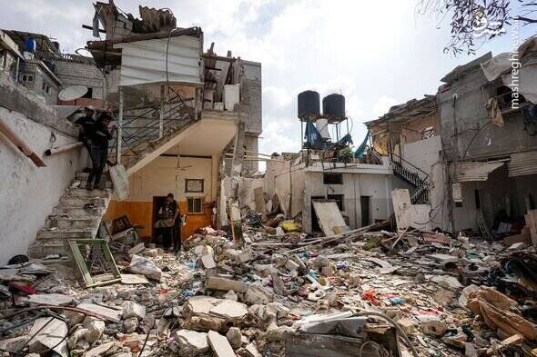 جنایات رژیم صهیونیستی در غزه، یکی پس از دیگری/ شمار زیادی از زنان و کودکان در بمباران مدرسه السردی در النصیرات به شهادت رسیدند/ نفوذ موفق مبارزان فلسطینی به شهرکهای صهیونیست نشین/ ۲۴ نظامی دیگر ارتش رژیم صهیونیستی طی نبرد در غزه زخمی شدند/ حمله راکتی نیروهای مقاومت به سرزمین های اشغالی/ انجام دو عملیات مشترک یمن با مقاومت اسلامی عراق بر علیه رژیم صهیونیستی + عکس و فیلم