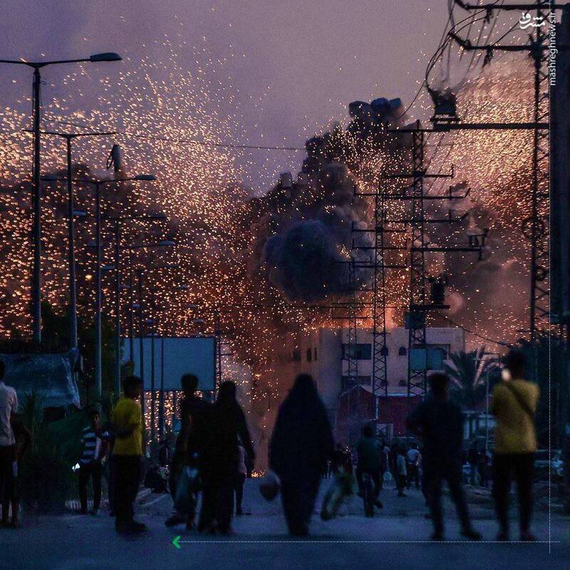 لحظۀ بمباران دیر البلح در مرکز نوار غزه