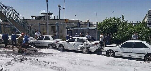 واژگون کامیون کشنده با ۸ خودروی سواری در غرب تهران