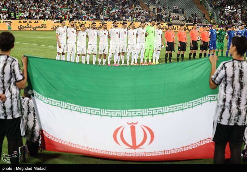 عکس / دیدار تیم های فوتبال ایران و ازبکستان 6