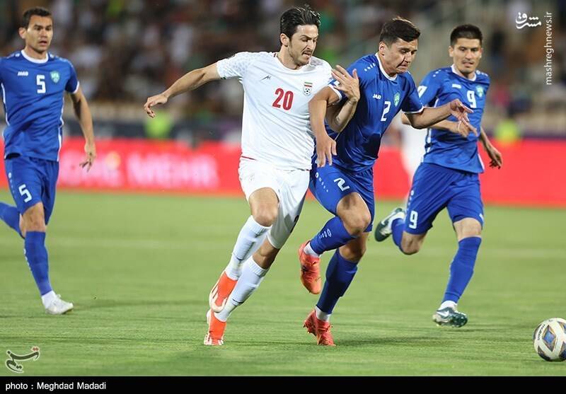 عکس / دیدار تیم های فوتبال ایران و ازبکستان 13