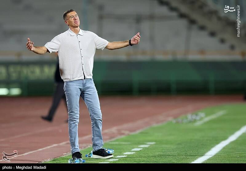 عکس / دیدار تیم های فوتبال ایران و ازبکستان 17