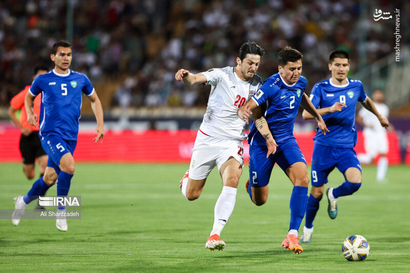 عکس / دیدار تیم های فوتبال ایران و ازبکستان 22