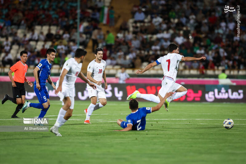 عکس / دیدار تیم های فوتبال ایران و ازبکستان 35