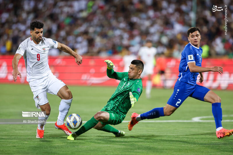 عکس / دیدار تیم های فوتبال ایران و ازبکستان 31