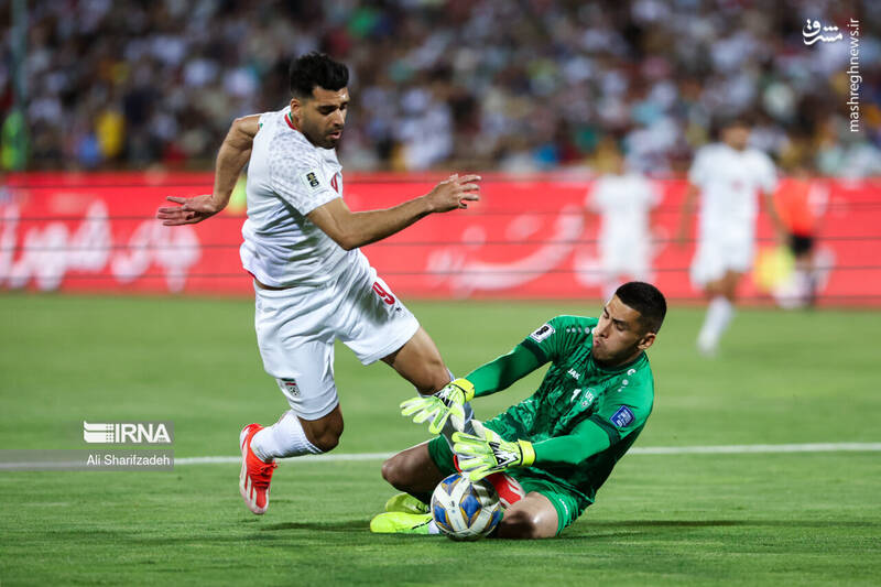 عکس / دیدار تیم های فوتبال ایران و ازبکستان 36