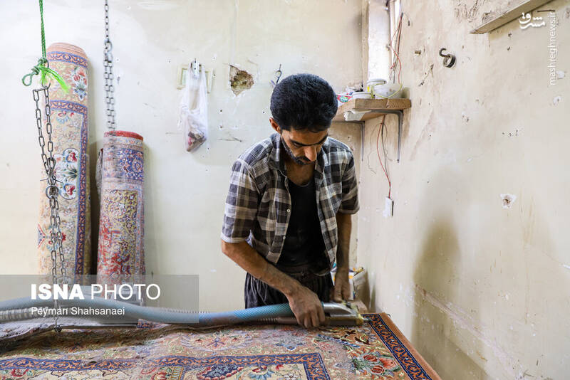 عکس/ رفوگری فرش در اصفهان
