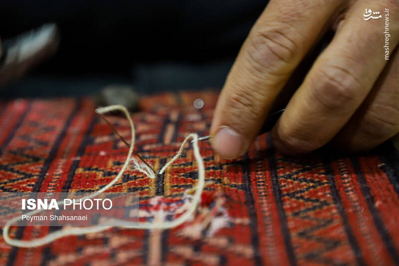 عکس/ رفوگری فرش در اصفهان