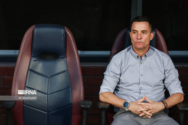 بلاتکلیفی در "قهرمان ایران" موج می زند!/ چرا پرسپولیس برای تمدید و انتخاب سرمربی دست دست می کند!؟