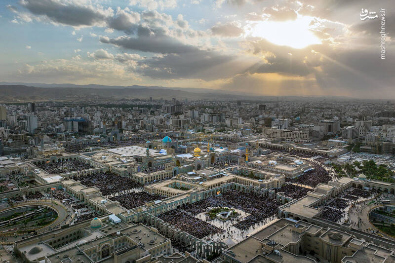 تصاویر هوایی از مراسم دعای عرفه در حرم رضوی 13