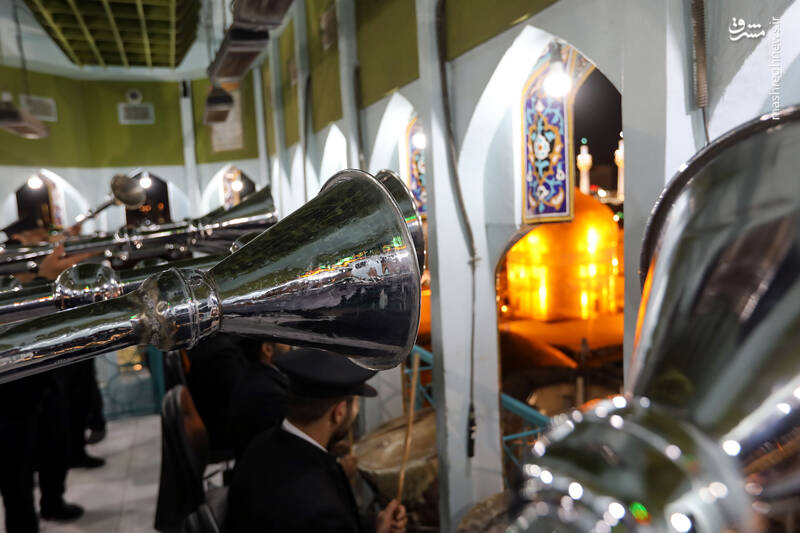 عکس/ نقاره نوازی شب عید قربان در حرم رضوی