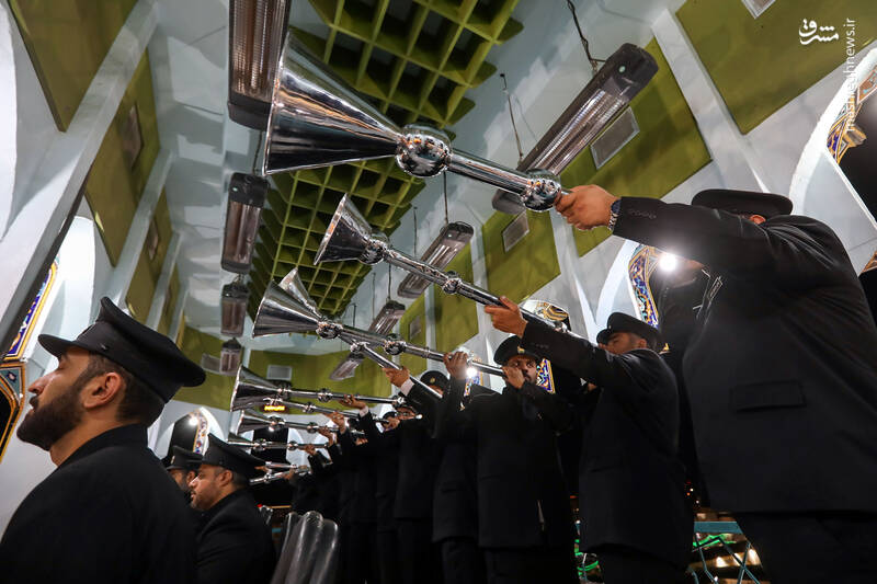 عکس/ نقاره نوازی شب عید قربان در حرم رضوی