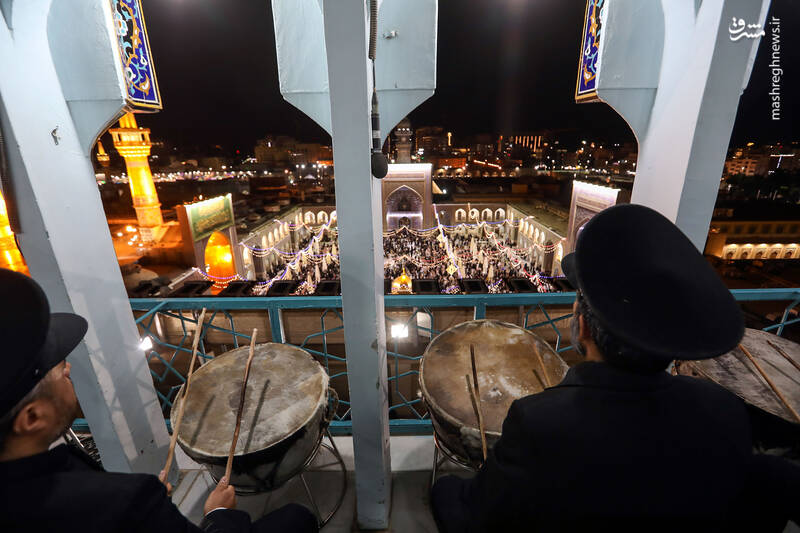 عکس/ نقاره نوازی شب عید قربان در حرم رضوی