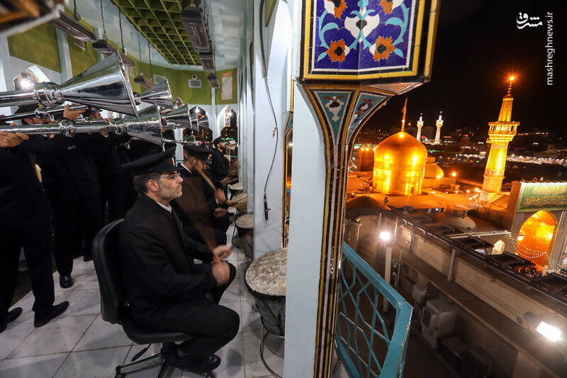 عکس/ نقاره نوازی شب عید قربان در حرم رضوی