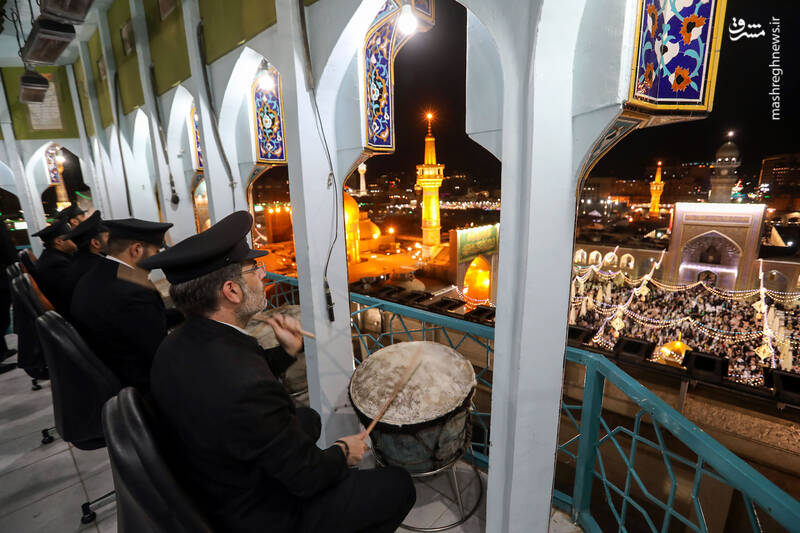 عکس/ نقاره نوازی شب عید قربان در حرم رضوی