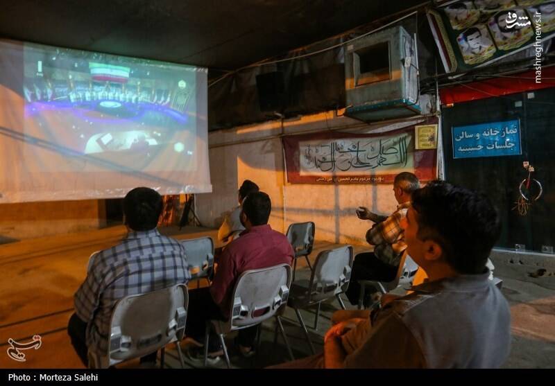 تماشای اولین مناظره کاندیدهای انتخابات ریاست جمهوری در اصفهان