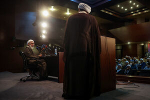 عکس/ نشست انتخاباتی پورمحمدی در حرم امام(ره)
