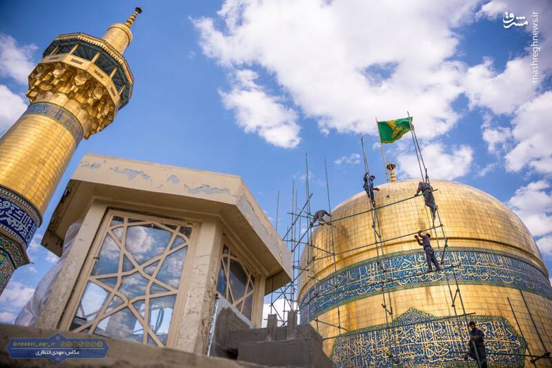 عکس / شستوشو و تنظیف گنبد رضوی در آستانه عید غدیر 11