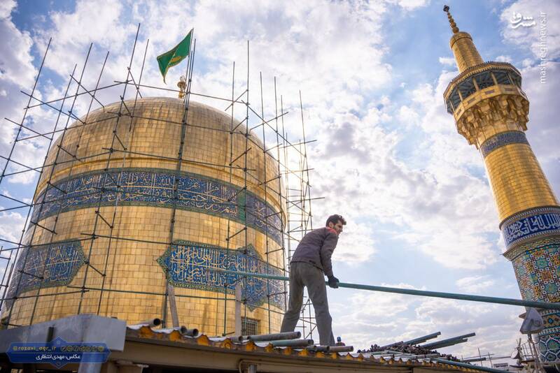 عکس / شستوشو و تنظیف گنبد رضوی در آستانه عید غدیر 9
