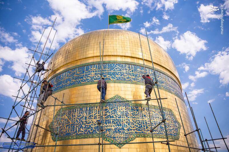 عکس / شستوشو و تنظیف گنبد رضوی در آستانه عید غدیر 4