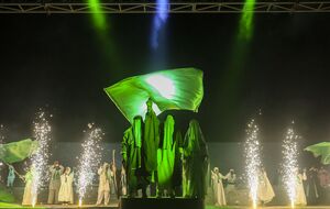 عکس / نمایش بزرگ حکم ولایت
