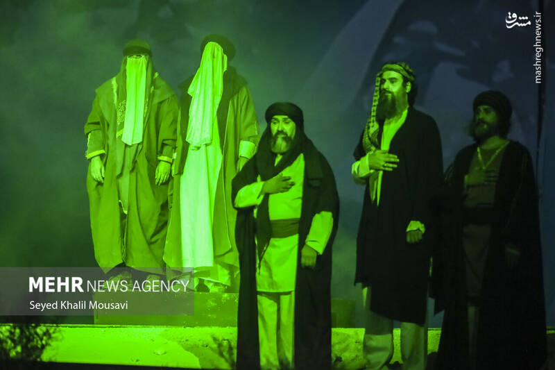 عکس / نمایش بزرگ حکم ولایت 24