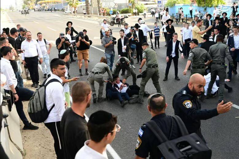 عکس/ بحرانی خدمت سربازی در سرزمین های اشغالی/ درگیری مجدد پلیس رژیم صهیونیستی با حریدیها