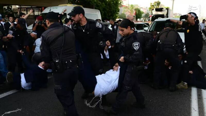 عکس/ بحرانی خدمت سربازی در سرزمین های اشغالی/ درگیری مجدد پلیس رژیم صهیونیستی با حریدیها