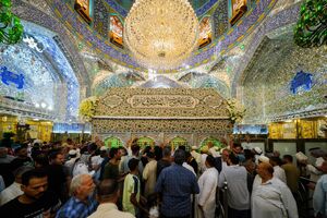 عکس / تعویض کتیبه ضریح امیرالمومنین در دهه ولایت