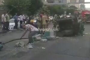 چپ شدن خودرو روی پل کالج تهران