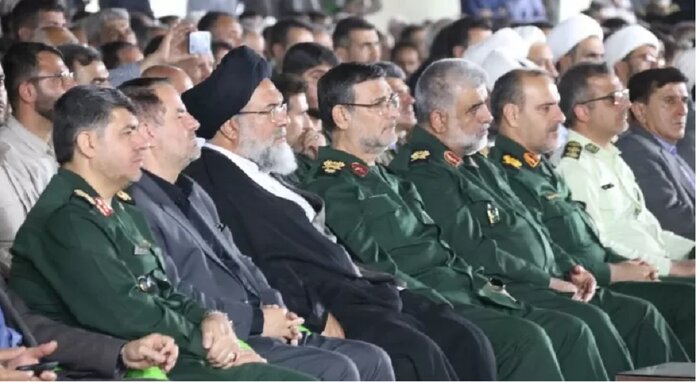 فرمانده نیروی دریایی سپاه: رفع مشکلات اقتصادی اولویت دولتمردان آینده باشد