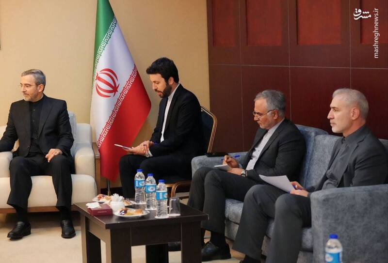 عکس / دیدار وزیر خارجه بحرین با علی باقری 4