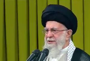 رهبر انقلاب: هرکس به ایران قوی علاقهمند است باید در انتخابات شرکت کند