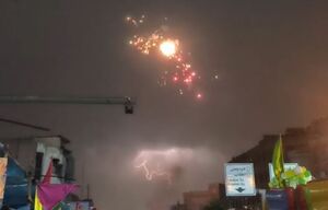 فیلم/ همزمانی آتش‌بازی عید غدیر و رعد و برق در آسمان تهران