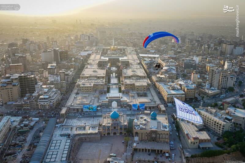 عکس / اهتزاز پرچم غدیر بر فراز آسمان حرم امیرالمومنین 9