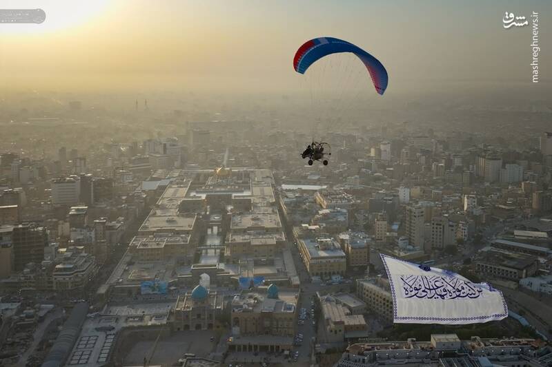 عکس / اهتزاز پرچم غدیر بر فراز آسمان حرم امیرالمومنین 8