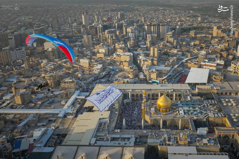 عکس / اهتزاز پرچم غدیر بر فراز آسمان حرم امیرالمومنین 4