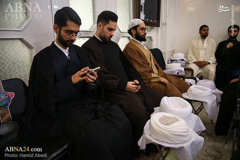 عکس / مراسم عمامهگذاری طلاب در بیوت علماء و مراجع قم 20