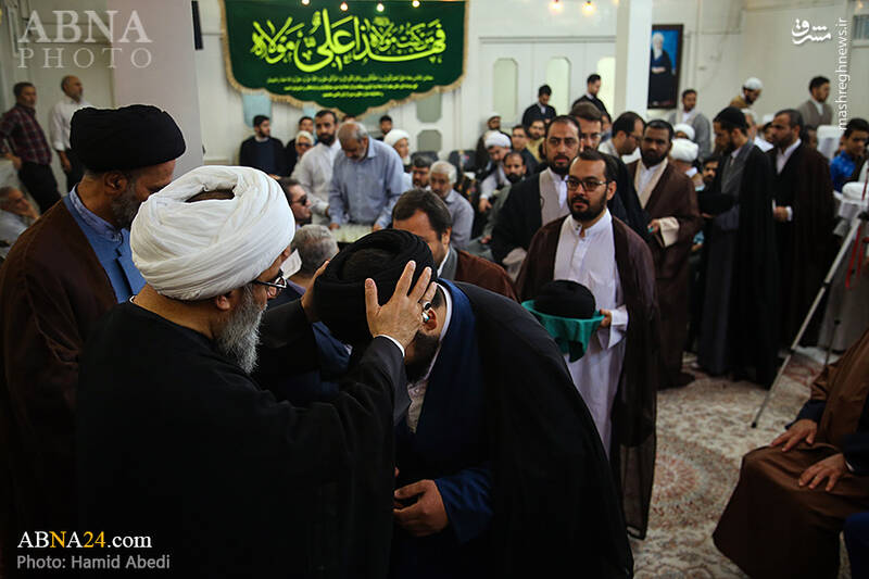 عکس / مراسم عمامهگذاری طلاب در بیوت علماء و مراجع قم 14