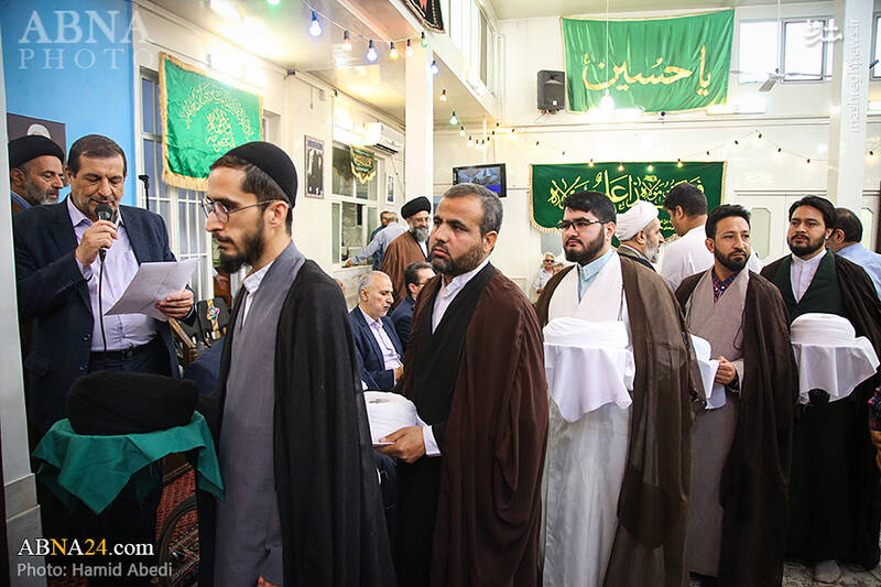 عکس / مراسم عمامهگذاری طلاب در بیوت علماء و مراجع قم 18
