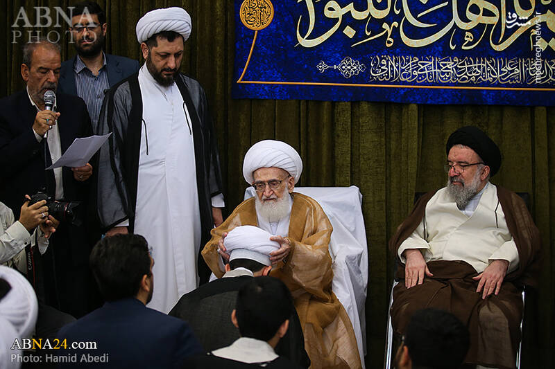 عکس / مراسم عمامهگذاری طلاب در بیوت علماء و مراجع قم 17
