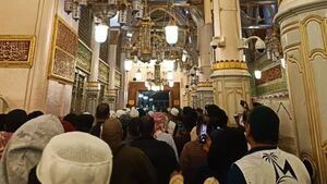 عربستان زائران دارای مجوز را به روضه منوره حرم نبوی راه نداد!