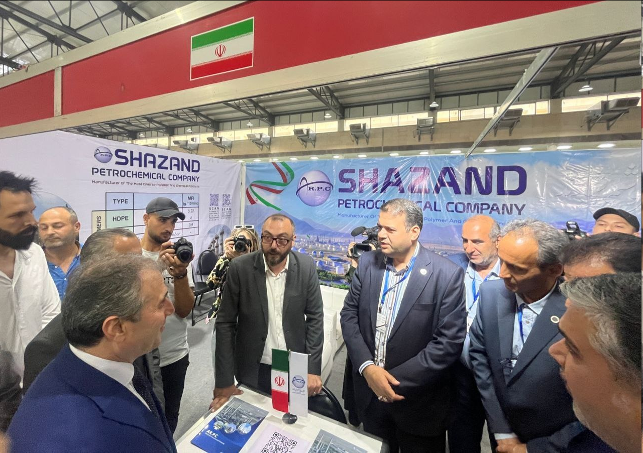  بازدید وزیر صنعت سوریه از غرفه پتروشیمی شازند
