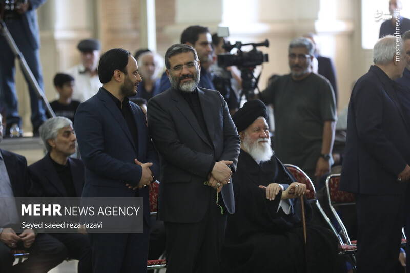 عکس / حضور چهره‌های سرشناس در مراسم چهلم شهدای خدمت در تهران 16