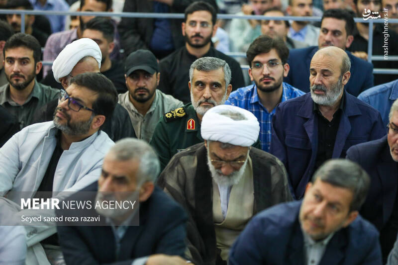 عکس / حضور چهره‌های سرشناس در مراسم چهلم شهدای خدمت در تهران 19