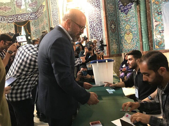 ایرانیها پای کار انقلاب و نظام/ آغاز شمارش آرا پس از ۱۶ ساعت رای گیری +عکس و فیلم