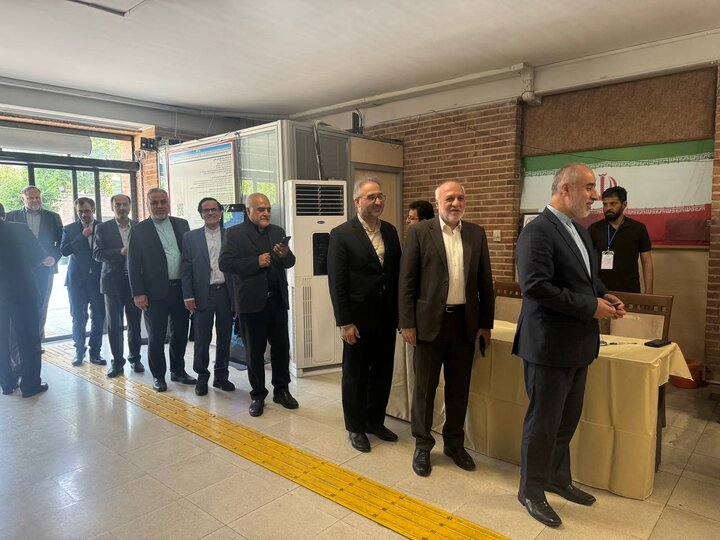 ایرانیها پای کار انقلاب و نظام/ آغاز شمارش آرا پس از ۱۶ ساعت رای گیری +عکس و فیلم