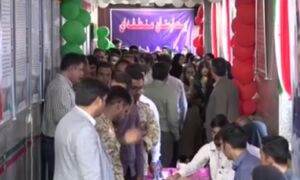 ازدحام جمعیت در شعب اخذ رای در سیستان و بلوچستان